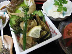 玄米菜食のランチ